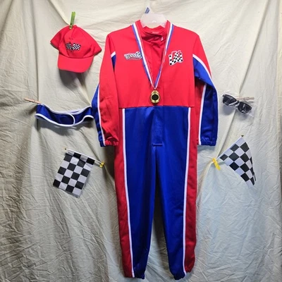 NUEVO Disfraz de Carreras de Coches para Niños XL SOMBRERO, 2 BANDERAS, Gafas de Sol, Cinturón y MEDALLA Mono Foto 1 de 4