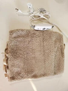 Sunbeam Heating Pad  Standard Size 12" x 15" Auto Off Comfortable Furry Tan - Picture 1 of 2