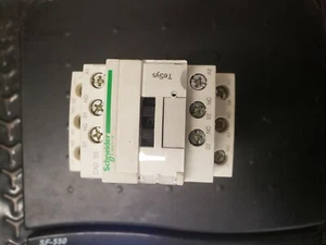 Relé de control Schneider Electric CAD32F7, instantáneo NUEVO QTY 1 - Imagen 1 de 1