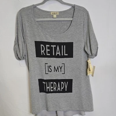 Camiseta Gráfica One World "Retail Is My Therapy", Gris, Mujer Talla Pequeña Foto 1 de 4