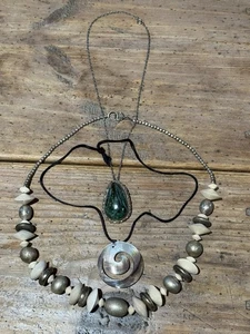 COLLARES DE MODA ~ Lote de 3 ~ DECLARACIÓN GRUESA/CÁSCARA PULIDA/COLGANTE DE PIEDRA VERDE - Imagen 1 de 18