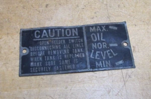 NIVEL DE ACEITE MAX NI MIN PRECAUCIÓN PLACA DE IDENTIFICACIÓN DE METAL ANTIGUO ETIQUETA SIGNO ANUNCIO INDUSTRIAL - Imagen 1 de 4