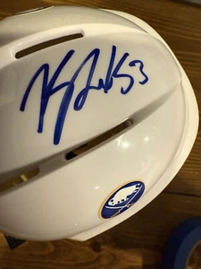 Jeff Skinner signierter Minihelm - Bild 1 von 4