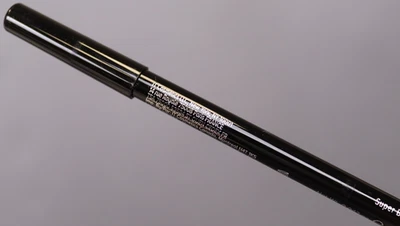 NWB It Cosmetics Superhero No-Tug Gel Liner- Powerful Plum / Color Black - Image 1 of 2