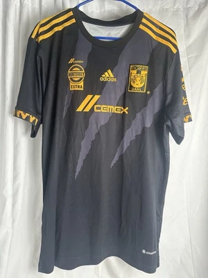 Camisa de futebol oficial Adidas Tigres UANL 21 22 Third preta com amarela - Imagem 1 de 2