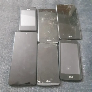 Lotto 6 telefoni LG SOLO PER PARTI DI RICAMBIO danneggiati modello mix dimensioni memoria - Foto 1 di 7