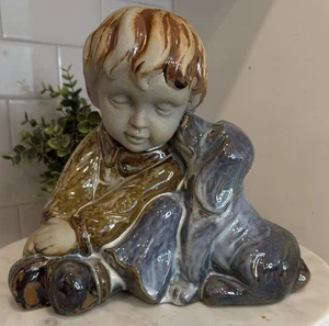LA BELLE (RARO) 9,5” Niño de cerámica hecho a mano con estatuilla de perro esmaltada coleccionable - Imagen 1 de 19