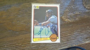 1983 DONRUSS STEVE YEAGER AUTOGRAPHED BASEBALL CARD - Picture 1 of 2