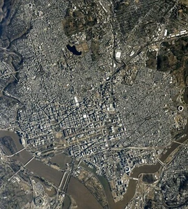 The Avenues of America NASA Astronaut Photo – Washington D.C. from Space - Bild 1 von 1