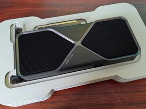 NVIDIA GeForce RTX 5070 12GB Founders Edition Graphics Card - BRAND NEW - Picture 1 of 1