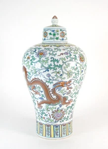 Jarrón chino de porcelana Qing Qianlong MK DOUCAI DRAGON PHOENIX MEIPING con tapa - Imagen 1 de 9