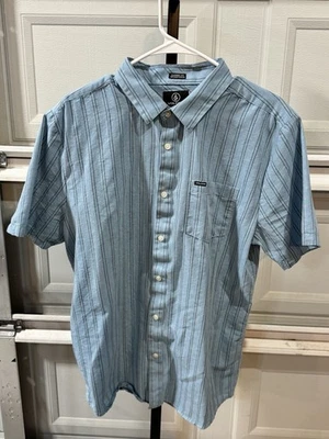 Volcom Men's Short Sleeve Button-Up Shirt Classic Fit Blue, Size Large - Image 1 of 3