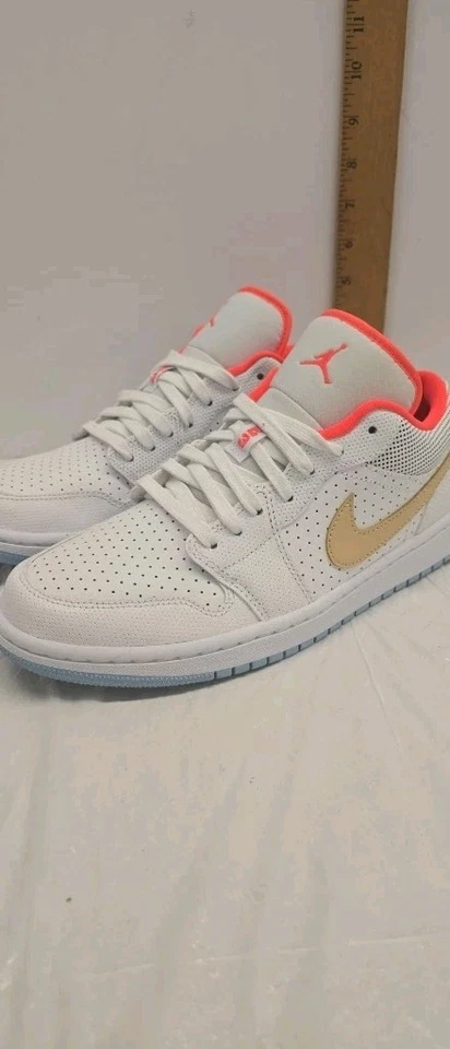 Nike Air Jordan 1 Low SE Blanco Sésamo-Flash Carmesí 10/Hombres  Foto 1 de 4
