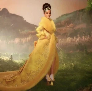 Barbie Signature Guo Pei Barbie® Puppenkleid golden-gelb ⭐️ IN DER HAND ⭐️ - Bild 1 von 3