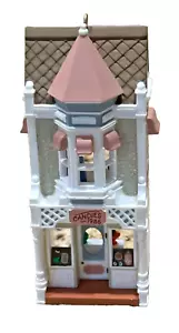1986 Navidad Candy Shoppe sello ornamento casas y tiendas nostálgicas #3 - Imagen 1 de 8
