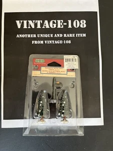 2003 Lemax 34977 Village Collection Mailbox & Two Trees Christmas Glitter - Picture 1 of 3