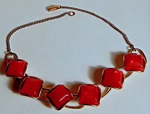 VINTAGE LINK RASPBERRY RED THERMOPLASTIC SQUARE CAB GOLDTONE NECKLACE - Picture 1 of 3