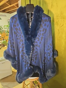 Kathy Ireland Women's Fashion360 Skies FauxFur Trim Cape Navy Combo - Picture 1 of 9