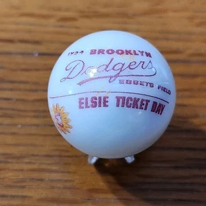 BROOKLYN DODGERS BORDON MILK ELSIE TICKET TAG WERBUNG MARMOR 1" SHOOTER - Bild 1 von 5