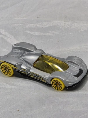 Mattel Hot Wheels Teegray Silver Yellow 1:64 Die Cast Car RO943 - Image 1 of 4