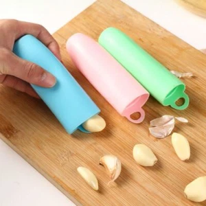 1pc Silicone Garlic Peeler Manual Garlic Roller Stripper Household -Random color - Picture 1 of 12