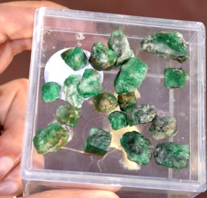 157 Karat hochwertige grüne Smaragd Kristalle Lot aus Swat, Pakistan. - Bild 1 von 8