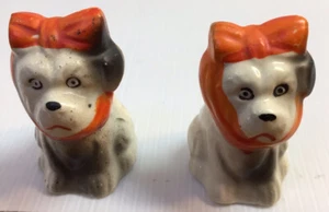Vintage Paar Welpen Hunde mit roter Schleife & Schal 2' H. WIRKLICH NIEDLICH!!!! - Bild 1 von 8
