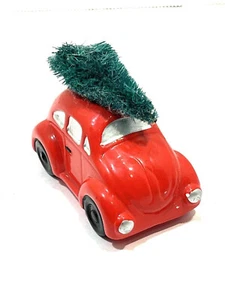 AUTO CON ÁRBOL #50555 ROJO VOLKSWAGON BUG DEPT 56 ACCESORIO RETIRADO SNOW VILLAGE - Imagen 1 de 5