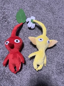 Vintage 2001 Nintendo Pikmin Plush Toy Lot Of 2 Red Yellow Flower Leaf Used - Picture 1 of 7