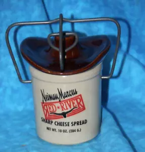 Vintage Neiman Marcus Red River scharfer Käseaufstrich Keramiktopf ~ Cowboyhut - Bild 1 von 5