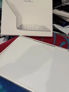 Apple Magic Keyboard for 13" iPad Pro (M4 7th Gen) MWR43LL/A White - Picture 1 of 10