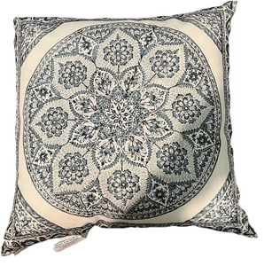 POTTERY BARN ULLA MEDALLION REVERSIBLE OUTDOOR PILLOW_22”x22” - BLUE _NWT_T#2A - Picture 1 of 4