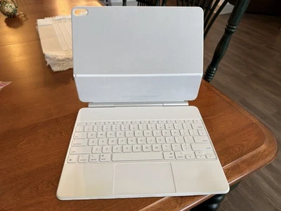 Apple Magic Keyboard for 13 inch iPad Air (M3), White A3340 - Image 1 of 4