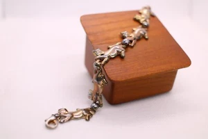 Pulsera Vintage Cat Chasing Ball Tono Dorado - Imagen 1 de 7