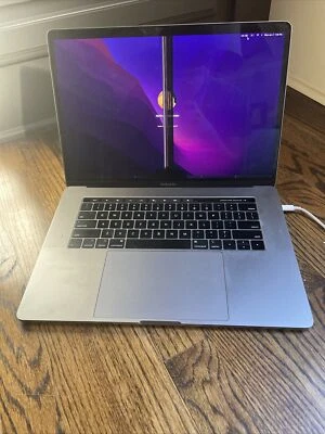 Apple MacBook Pro 15.4 英寸(英特尔酷睿 i7 第 7 代,256GB,16GB)液晶屏损坏适用于零件 — 第 1/4 张图片