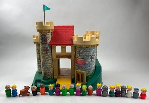 Vintage Fisher Price 1970’s Little People #993 Play Family Castle And People - Picture 1 of 5
