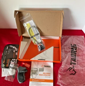 TAURUS MODELL 856 .38 SPL BOX mit Griff, Handbuch, Schloss und Diversem - Bild 1 von 10