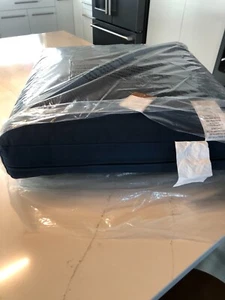 Pottery Barn Sunbrella Piped Outdoor Canvas Chair Cushion Navy Blue 25.5x22.25 - Picture 1 of 6