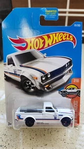 Camión Hot Wheels HW Hot Trucks Datsun 620 2016 en blanco - Imagen 1 de 3