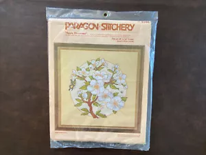 Kit de bordado vintage Paragon Stitchery ""Apple Blossoms"" 18"" x 18"" EE. UU. - Imagen 1 de 2
