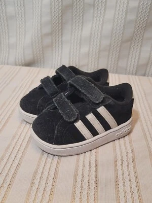 Adidas ребенка ясельного возраста обувь Размер 4k унисекс классический 2 ремень черный белый замшевый детский  - Изображение 1 из 4