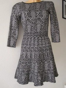 ZARA WOMAN STRICK-KLEID SCHWARZ-WEISS m. RÜCKEN-AUSSCHNITT Gr. M - Bild 1 von 4