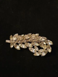 Vintage Signed Weiss Brooch Layered Marquise & Halo Clear Crystal Rhinestones - Picture 1 of 17