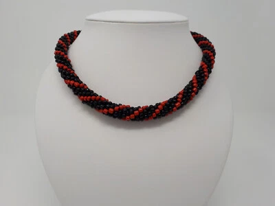 Perlenkette, rot/schwarz, gehäkelte Schlauchkette, Handarbeit - Bild 1 von 3