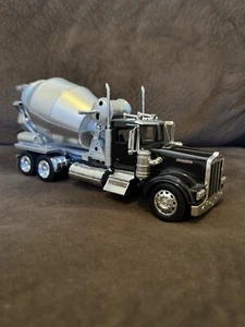 New-Ray Kenworth W900 Cement Truck Die Cast Plastic Model, 1:32 Scale - Picture 1 of 4
