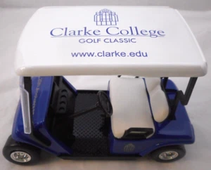 2008 SpecCast 1/16 blau Golfwagen abschließbare Münzbank Clarke College 20th Anniv - Bild 1 von 16