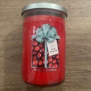 Yankee Candle Fresh Berry Fizz Large 2-Wick Tumbler Candle - Picture 1 of 4