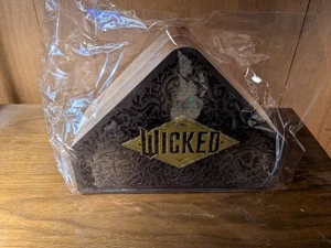 Cubo de palomitas de maíz de película Wicked For Good Grimmerie Boom cines AMC NUEVO en mano - Imagen 1 de 7