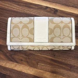 Original Coach Geldbörse - sehr kleiner Fleck/Sonnenschaden? Check Pics. Hat Etikett!! - Bild 1 von 11