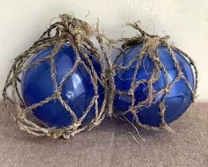 Two antique blue glass fishing floats with nets - Picture 1 of 7